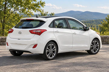 Hyundai Elantra photo 2